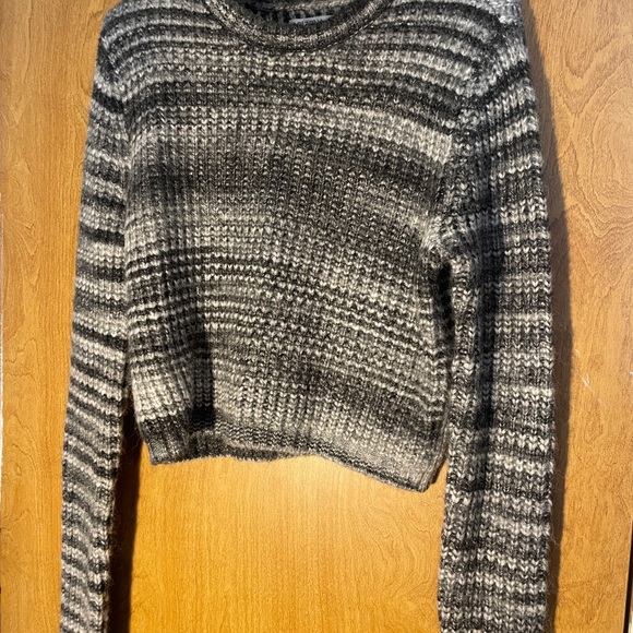 cropped sweater - Picture 6 of 6